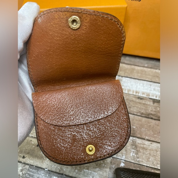 Louis Vuitton Coin Pouchette - Picture 6 of 11